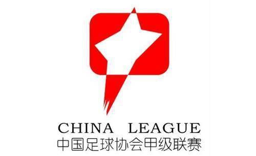 谭氏双手叉着腰，朝着灶房里面骂：鲍氏，你给我滚出来，躲在里面算咋回事？灶房里面，传来鲍素云惊恐的哭声和哀求声。